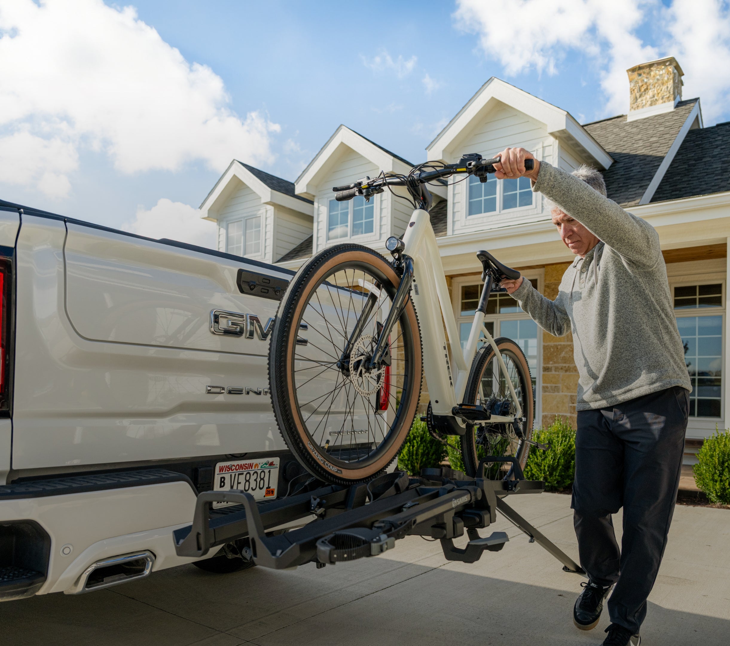 Saris Fit Finder — tool to find the right bike rack for your vehicle