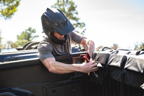 Saris Tailgate Pad — integrated zippered storage pocket on rear panel