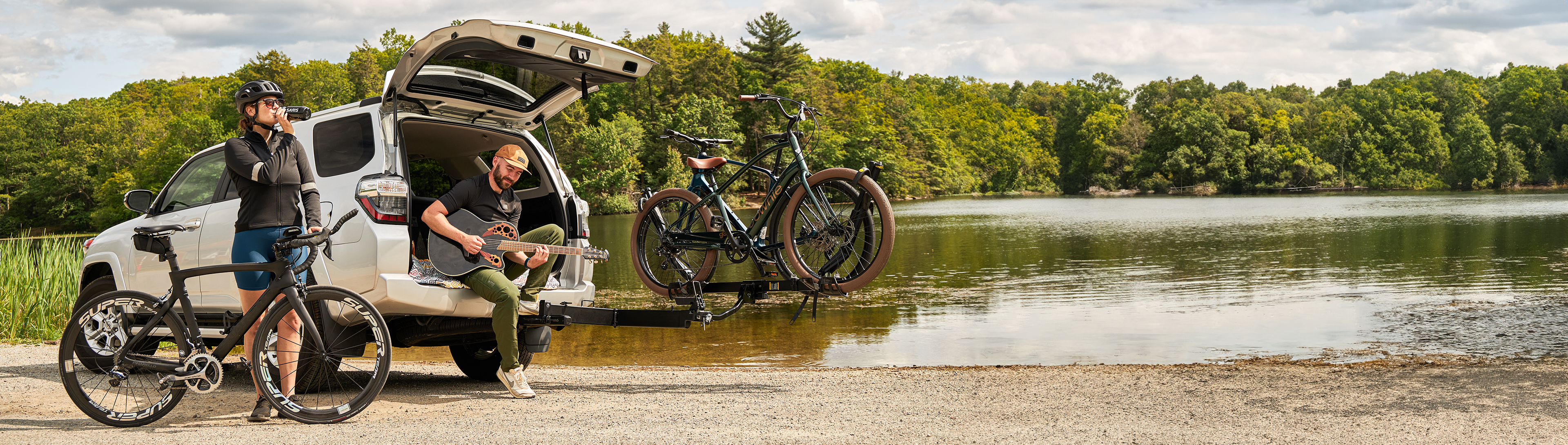 Saris SuperClamp G4 2-Bike Hitch Rack being loaded at a California trailhead